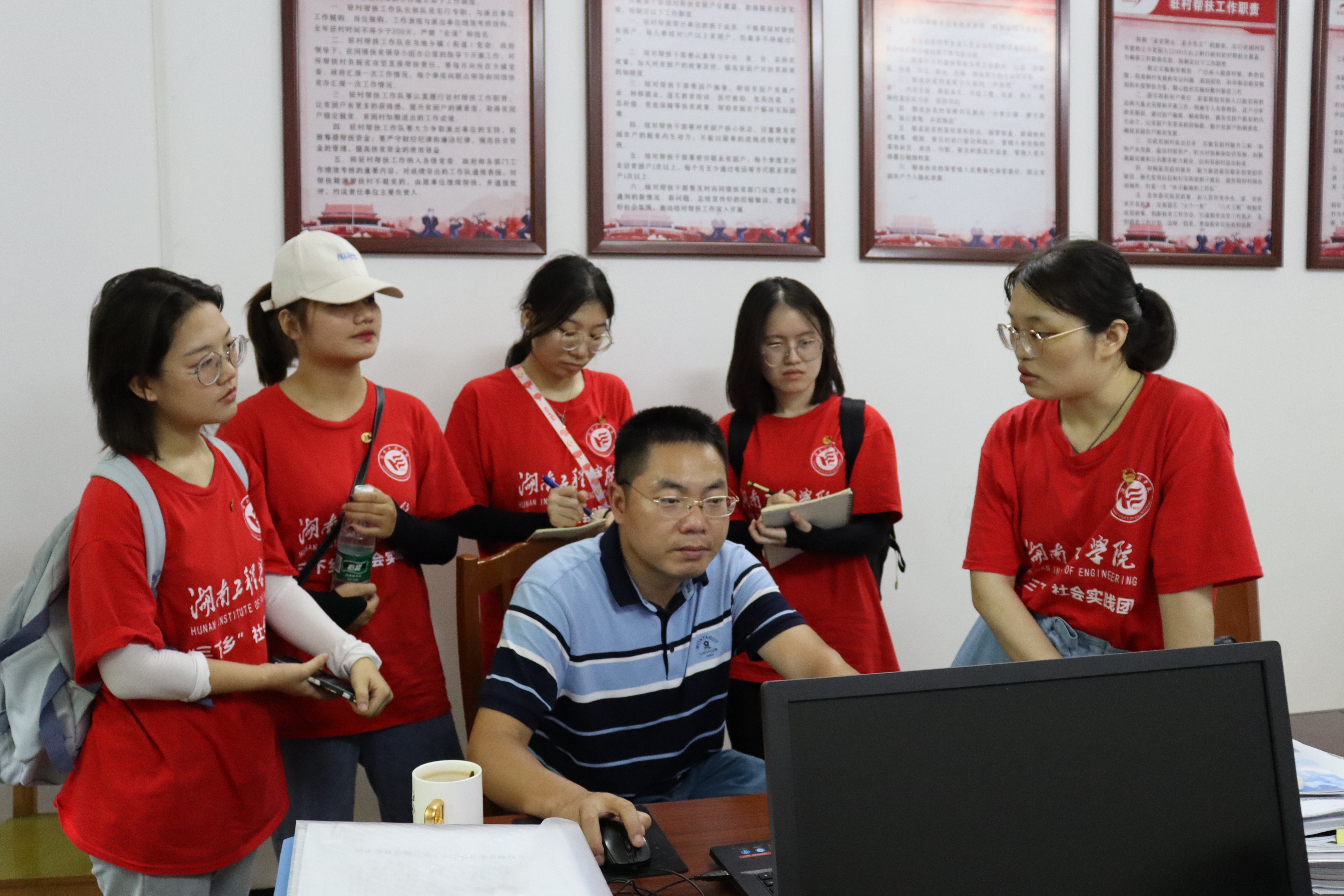 麻豆porn
麻豆porn
：情系畲族村 逐梦新征程